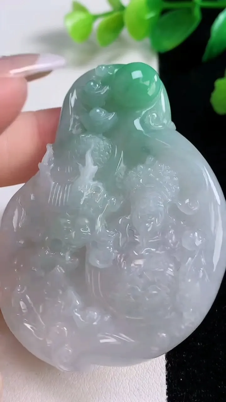 天然A货翡翠祥龙财神爷吊坠，尺寸61.4-48.5-7，重量:39.33g
1月3日