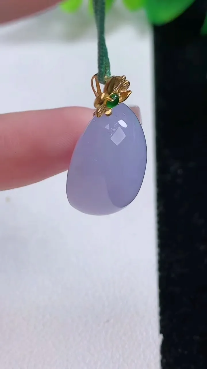 天然A货翡翠种紫罗兰蛋面吊坠，尺寸23-16-10.7，重量:7.13g
1月3日