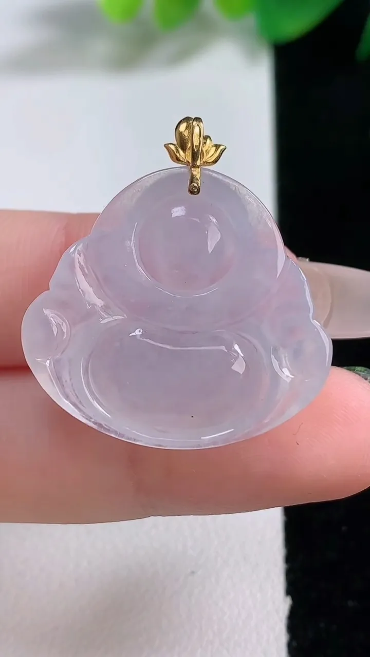 天然A货翡翠种白冰佛公吊坠，尺寸25.2-27.7-5.2，重量:5.52g
1月3日