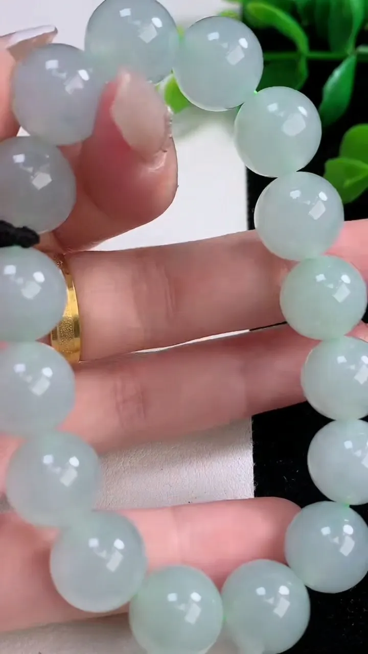 天然A货翡翠圆珠手串16颗，尺寸12.3，重量:53.56g1月3日
工厂直销收藏佳品,种好水足，色