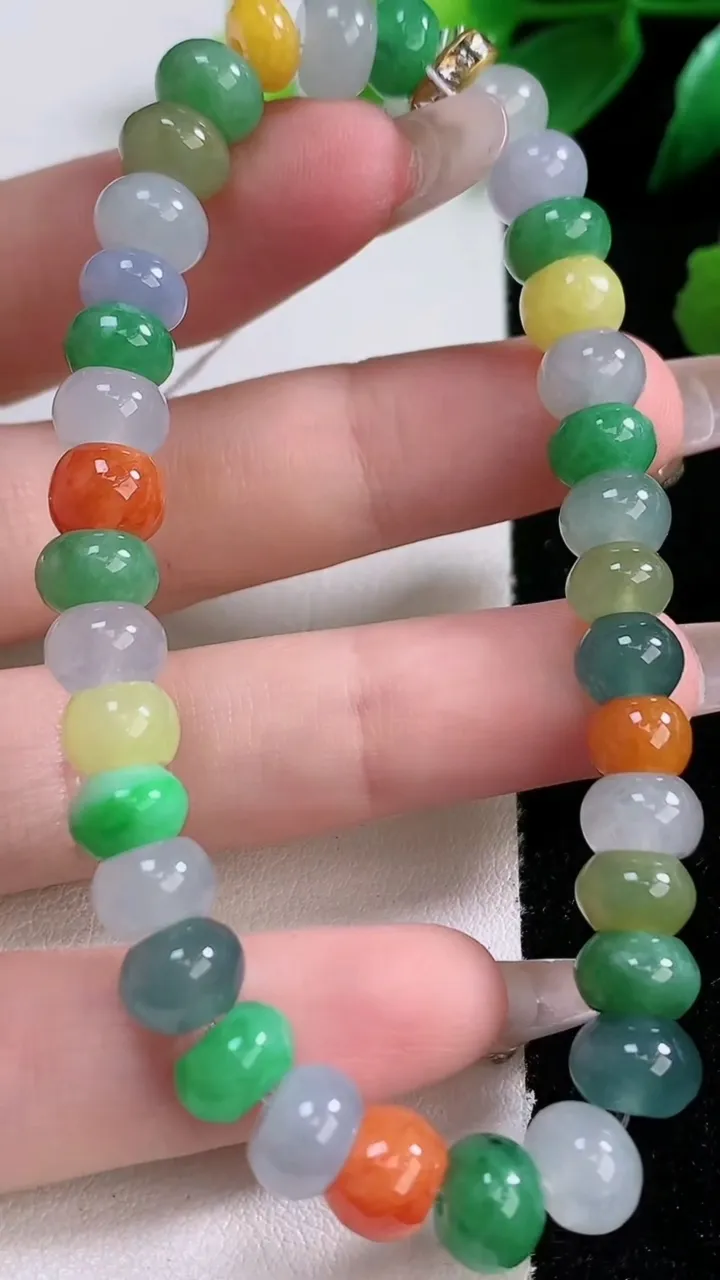 天然A货翡翠三彩算盘珠手串35颗，尺寸8.2-5.4，重量:25.93g1月3日
工厂直销收藏佳品,种好水足，色泽均匀，有种有色，上手高大气！