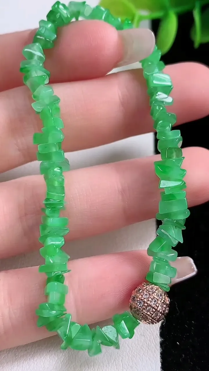 天然A货翡翠岁岁平安手串，尺寸56-6，重:7.34g1月3日
工厂直销收藏佳品,种好水足，色泽均匀