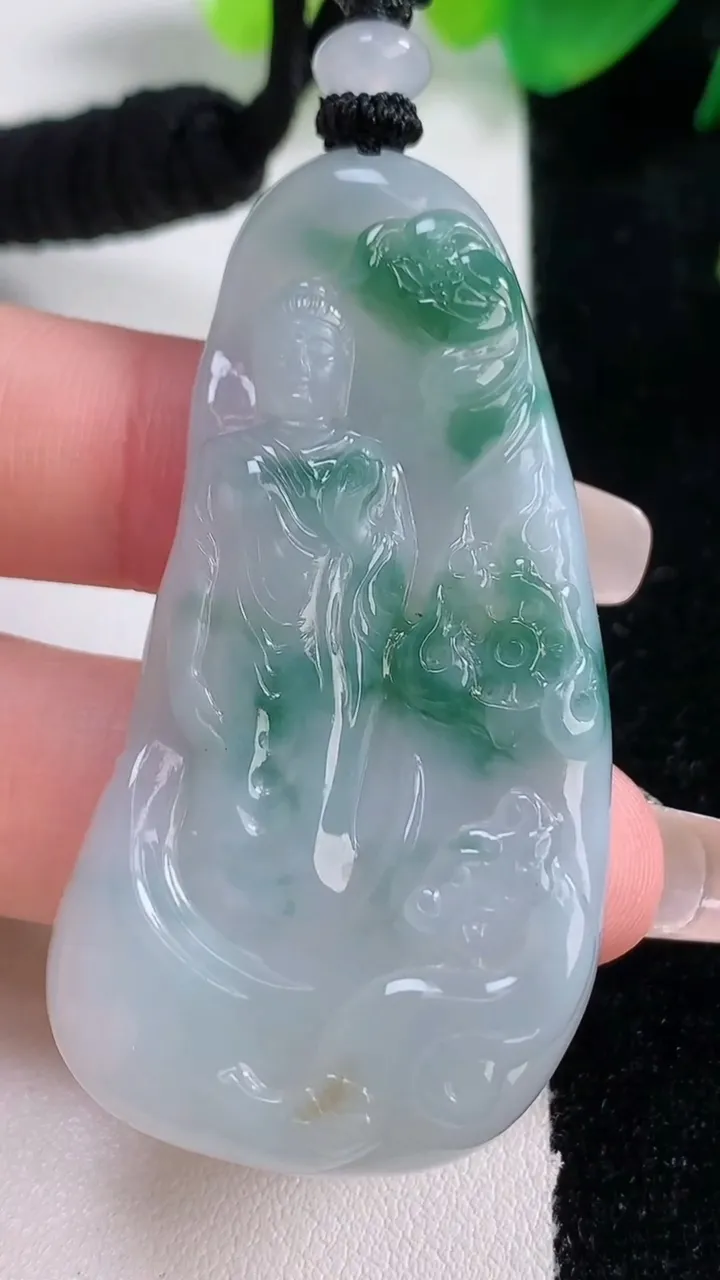 天然A货翡翠冰种飘花阿弥陀佛吊坠，尺寸55.7-29.2-6.2，重量:25.32g
1月3日