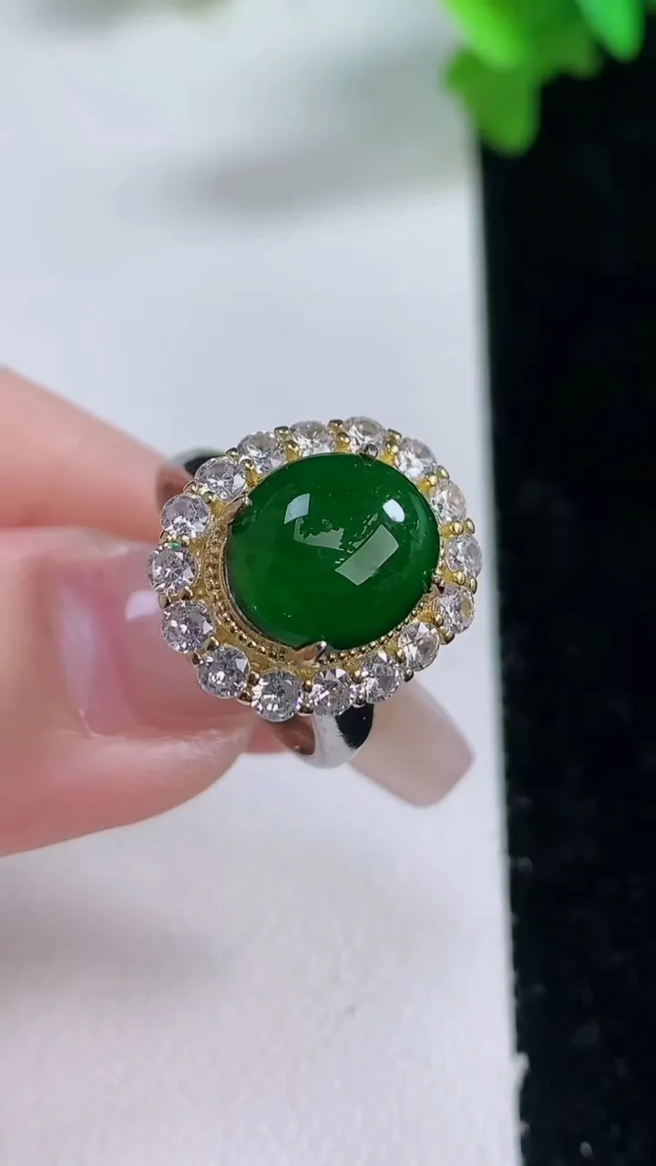 天然A货翡翠蛋面戒指，尺寸11-8.6-10.2，重量:4.37g2026年1月3日
工厂直销收藏佳
