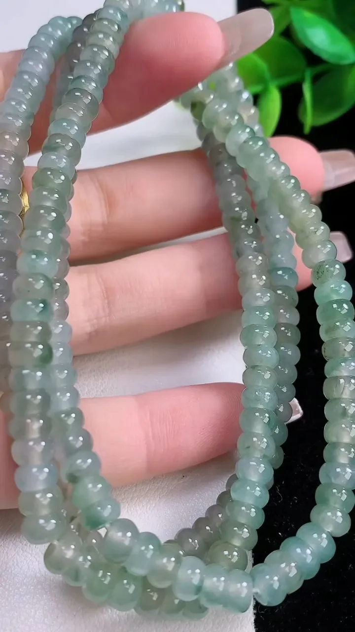 天然A货翡翠种飘花算盘珠项链，尺寸5.4-3.4，重:45.77g1月3日
工厂直销收藏佳品,种好水