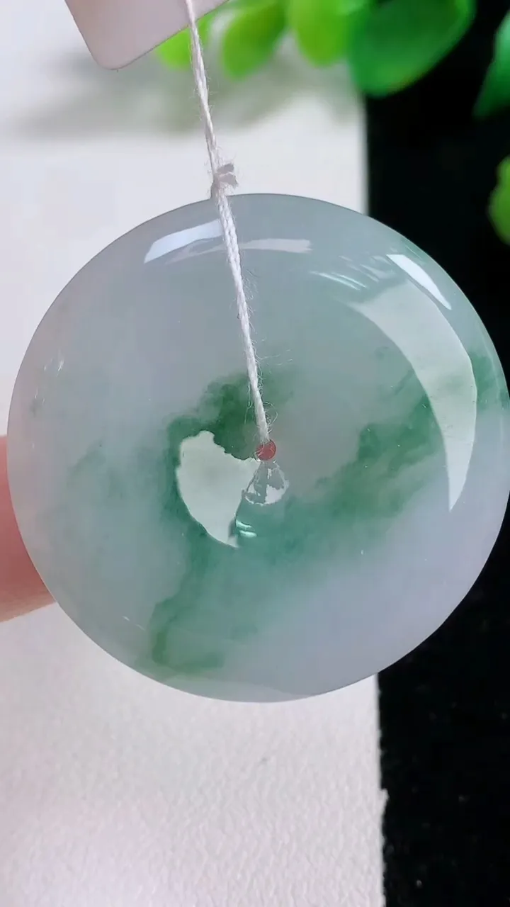 天然A货翡翠冰种飘花平安扣吊坠，尺寸36.2-5.7，重量:16.62g
1月3日