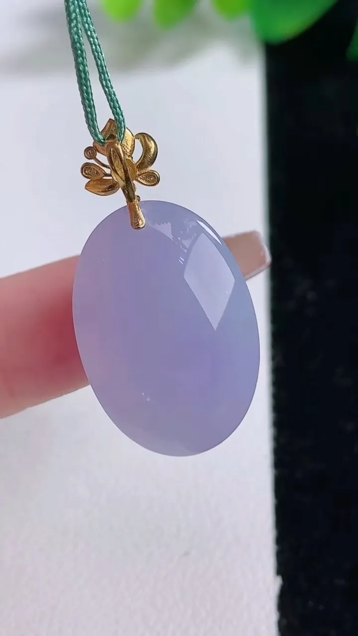 天然A货翡翠种紫罗兰蛋面吊坠，尺寸23-16-10.7，重量:7.13g
1月3日