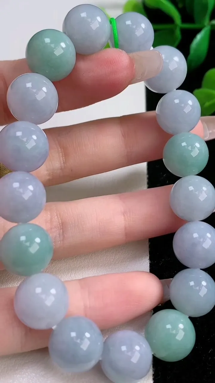 天然A货翡翠圆珠手串17颗，尺寸12.2，重量:53.65g1月3日
工厂直销收藏佳品,种好水足，色