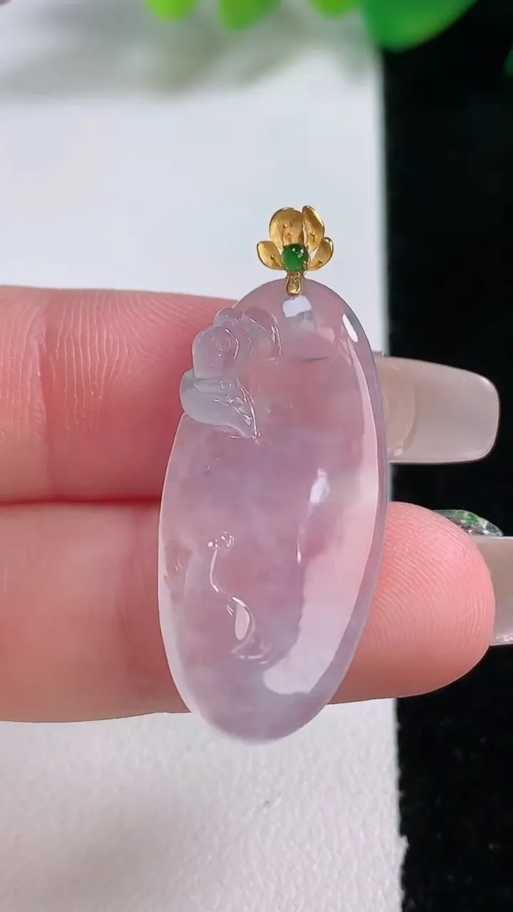 天然A货翡翠种飘花悟道吊坠，尺寸29.6-14.6-4.6，重量:3.84g
1月3日
