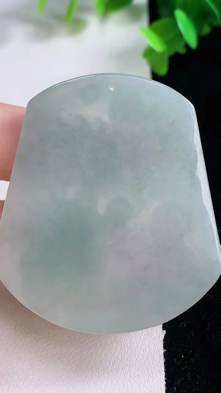 天然A货翡翠龙牌吊坠，尺寸53-46.2-4，重量:20.64g
1月3日