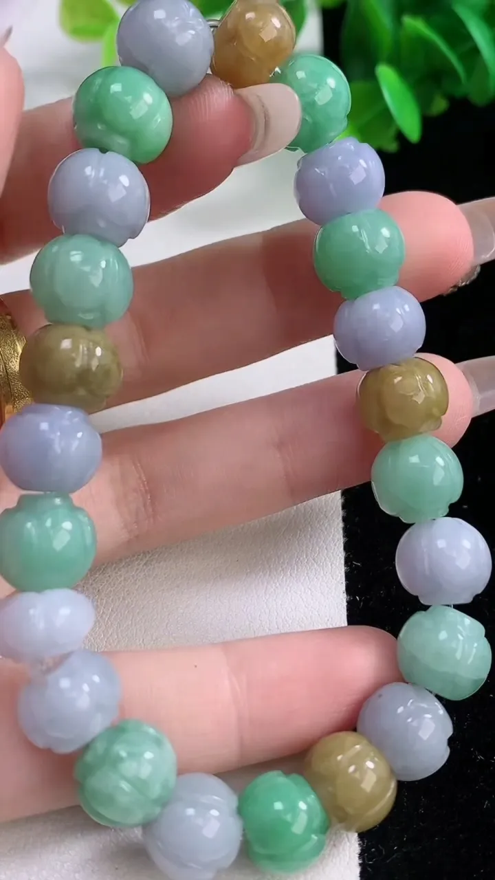 天然A货翡翠三彩花珠手串，尺寸10.3-9.2-23颗，重量:37.35g1月3日
工厂直销收藏佳品,种好水足，色泽均匀，有种有色，上手高大气！