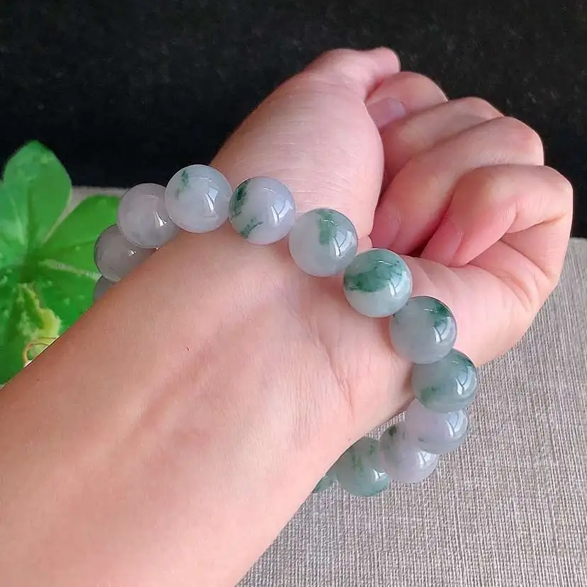 a货翡翠冰种飘花圆珠佛珠17颗  尺寸11.8mm 重量49.58g 0102