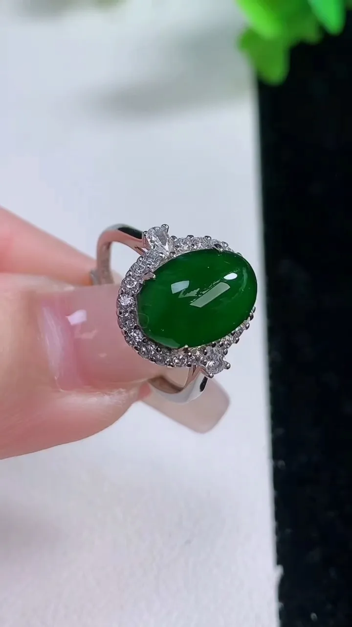 天然A货翡翠蛋面戒指，尺寸11-8.2，重量:2.66g2026年1月3日
工厂直销收藏佳品,种好水