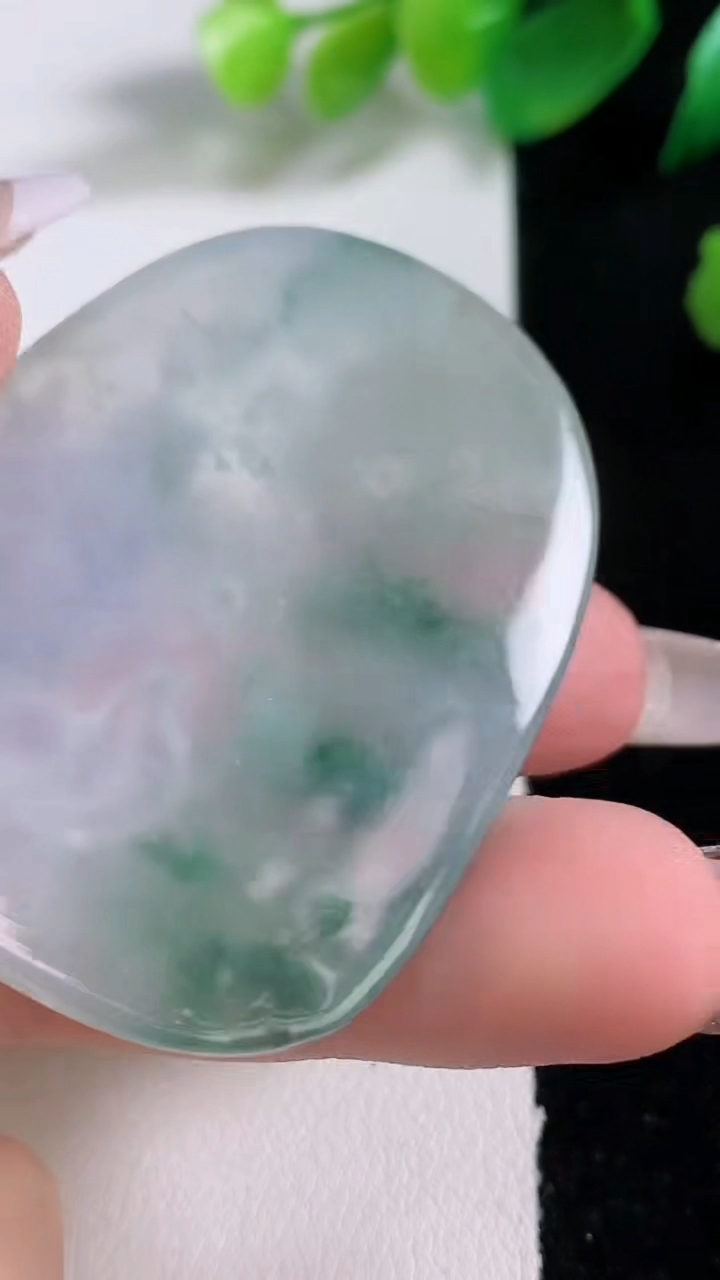 天然A货翡翠冰种飘花悟道吊坠，尺寸51.4-36.8-5，重量:20.34g
1月3日