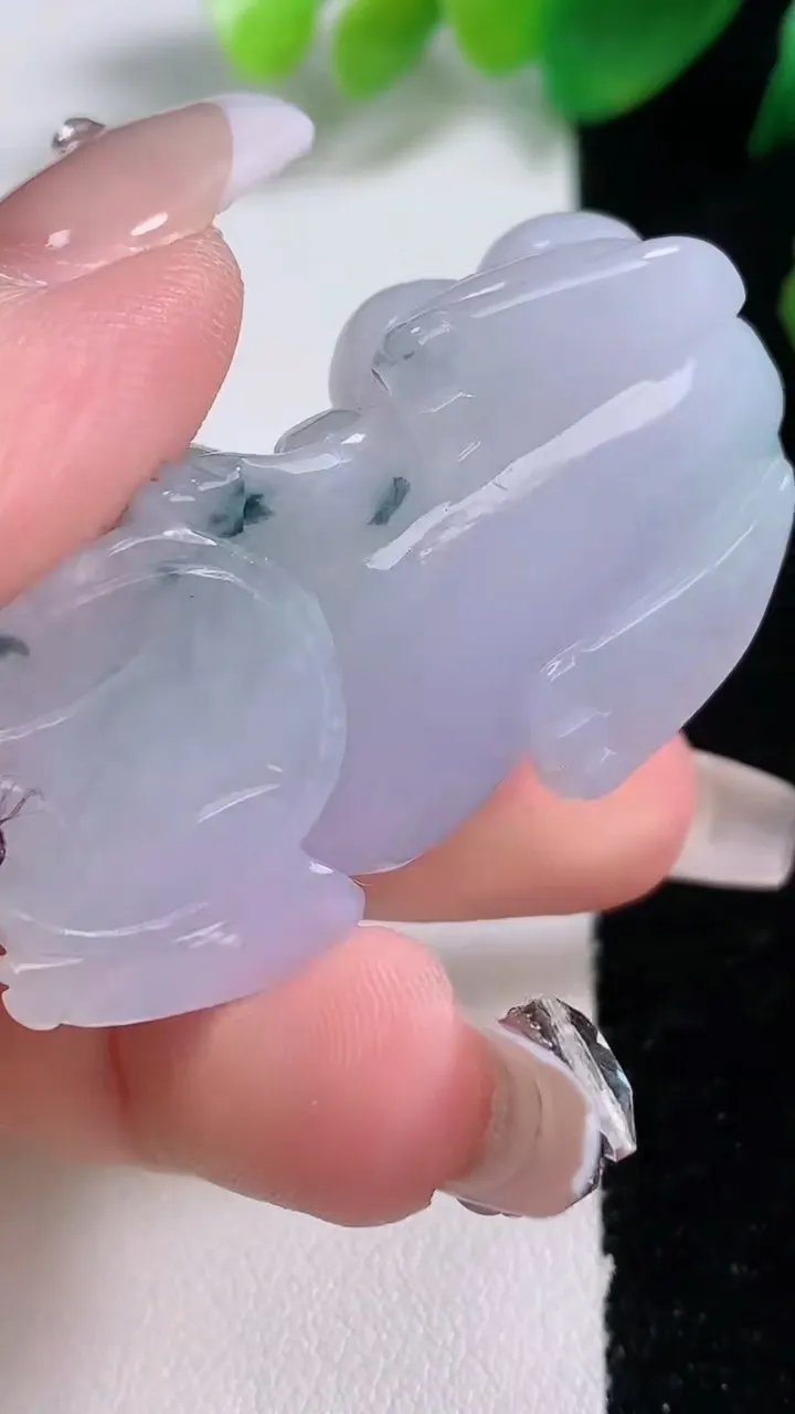 天然A货翡翠紫罗兰 飘花霸王貔貅吊坠，尺寸45.6-24.5-12，重量:35.09g
1月3日