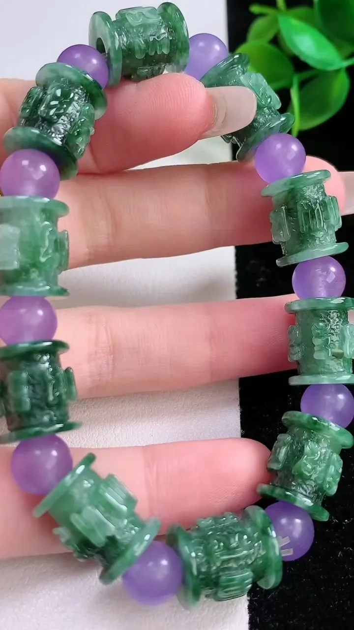 天然A货翡翠路路通手串，尺寸13-10.7，重:34.81g1月3日
工厂直销收藏佳品,种好水足，色泽均匀，有种有色，上手高大气！