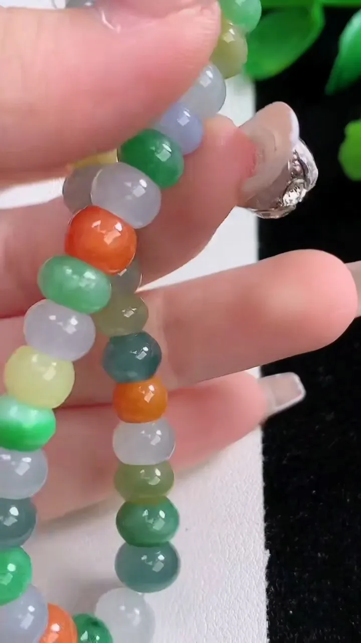 天然A货翡翠三彩算盘珠手串35颗，尺寸8.2-5.4，重量:25.93g1月3日
工厂直销收藏佳品,种好水足，色泽均匀，有种有色，上手高大气！