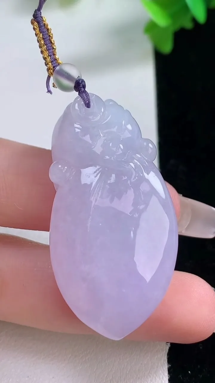 天然A货翡翠紫罗兰寿桃吊坠，尺寸43.5-22.6-11.6，重量:20.98g
1月3日