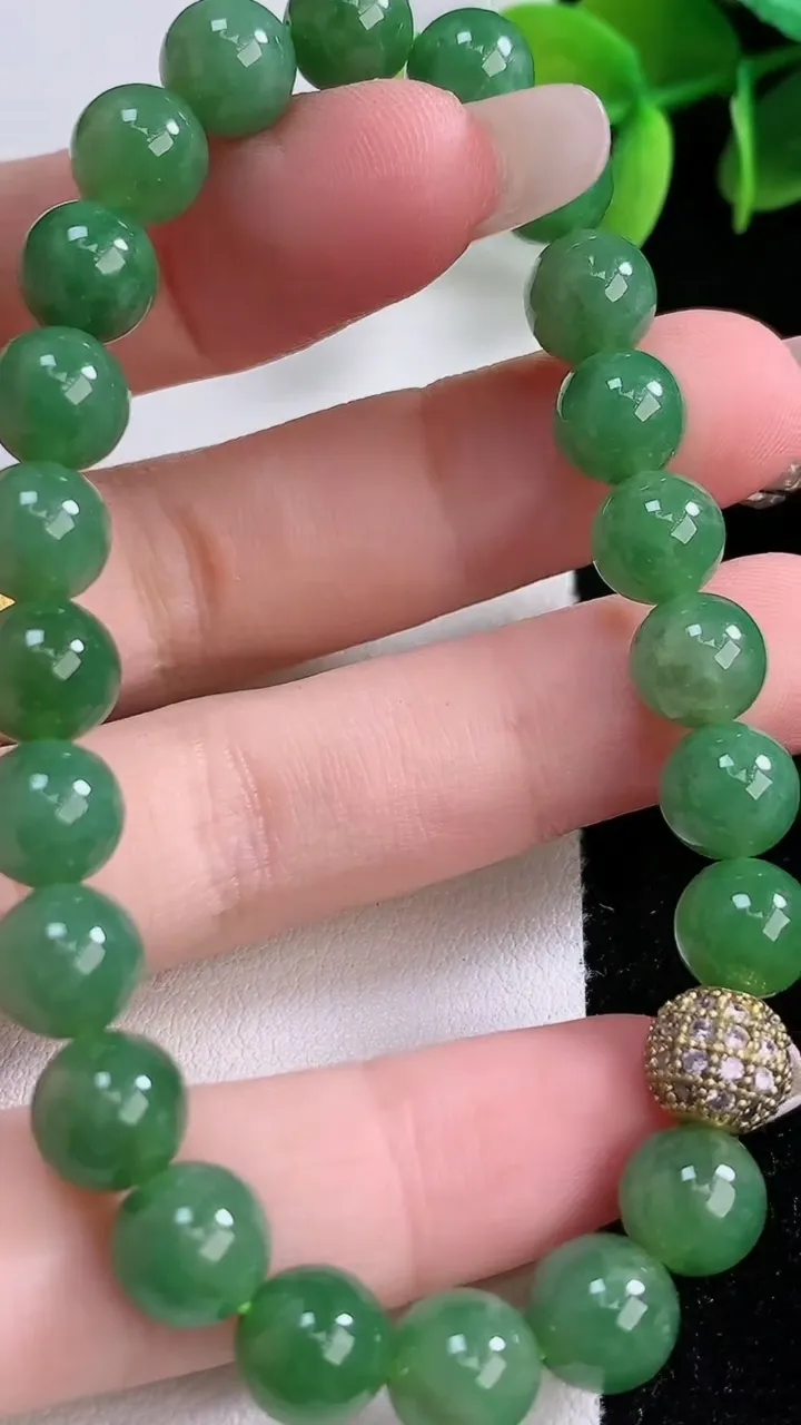 天然A货翡翠圆珠手串，尺寸8.1-23颗，重:21.91g1月3日
工厂直销收藏佳品,种好水足，色泽均匀，有种有色，上手高大气！