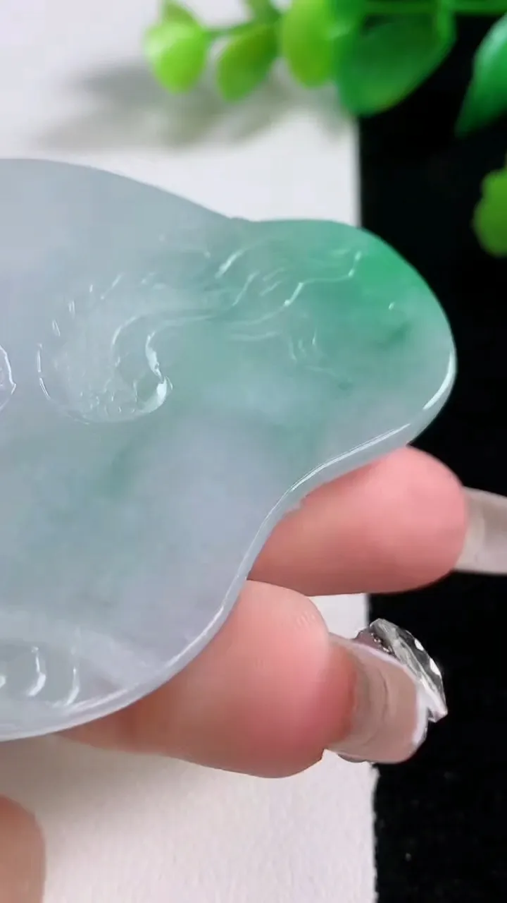 天然A货翡翠祥龙财神爷吊坠，尺寸61.4-48.5-7，重量:39.33g
1月3日