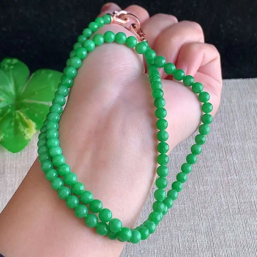 a货翡翠冰种满绿圆珠项链毛衣链111颗  尺寸4.7mm 重量27.44g 0102
