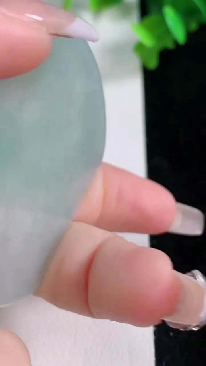 天然A货翡翠龙牌吊坠，尺寸53-46.2-4，重量:20.64g
1月3日