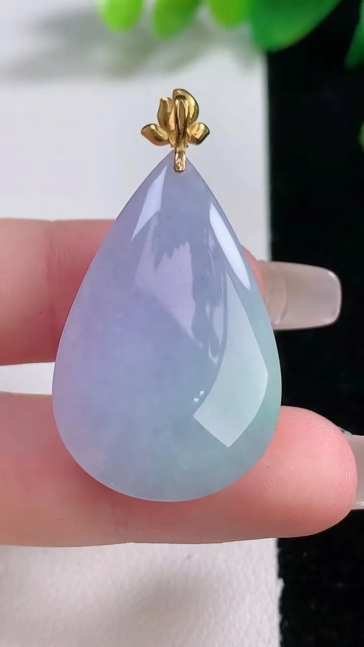 天然A货翡翠18k金春带彩 紫罗兰水滴吊坠，尺寸34-20.2-12.4，重量:13.24g
1月3日