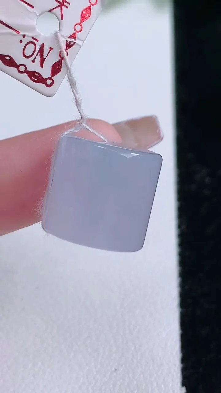 天然A货翡翠冰种紫罗兰路路通吊坠，尺寸13.4-13，重量:6.21g
1月3日