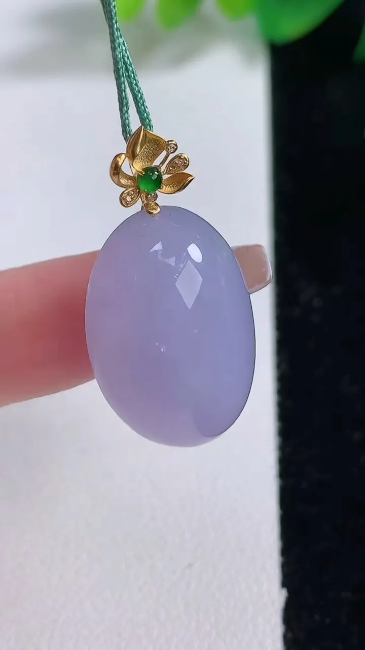 天然A货翡翠种紫罗兰蛋面吊坠，尺寸23-16-10.7，重量:7.13g
1月3日