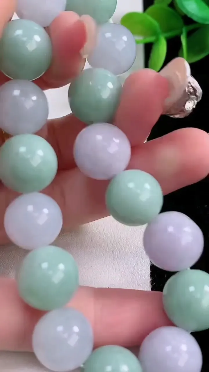 天然A货翡翠圆珠手串，尺寸13-16颗，重:57.85g1月3日
工厂直销收藏佳品,种好水足，色泽均匀，有种有色，上手高大气！