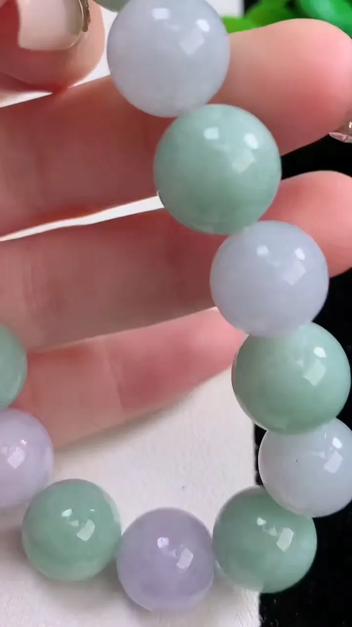 天然A货翡翠圆珠手串，尺寸13-16颗，重:57.85g1月3日
工厂直销收藏佳品,种好水足，色泽均匀，有种有色，上手高大气！