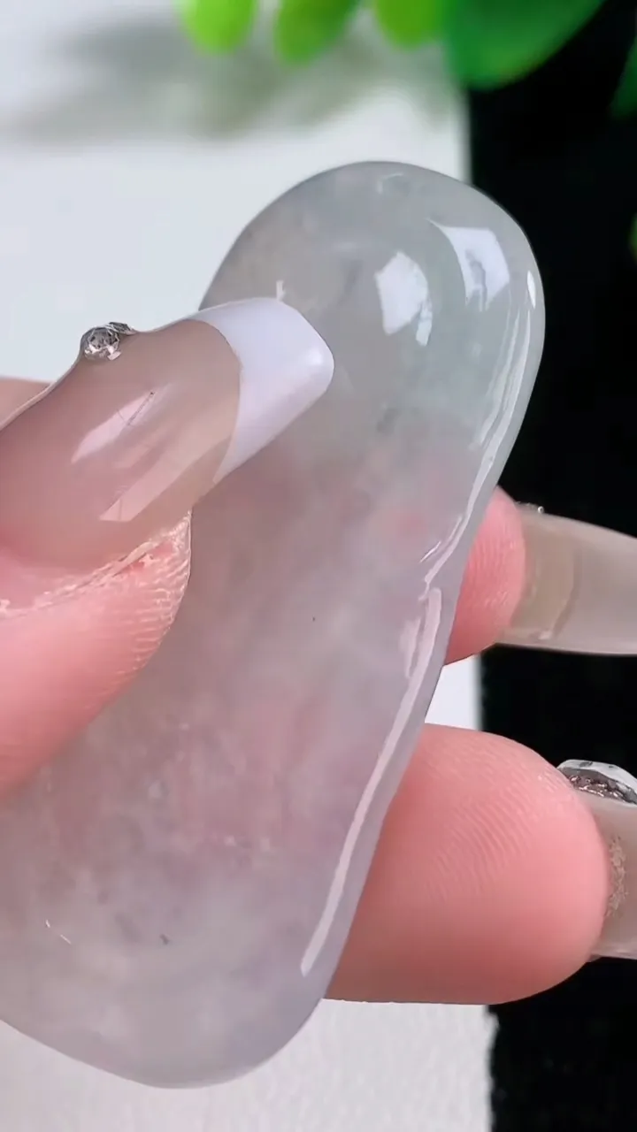 天然A货翡翠观音菩萨吊坠，尺寸49.3-22-5.2，重量:13.17g
1月3日