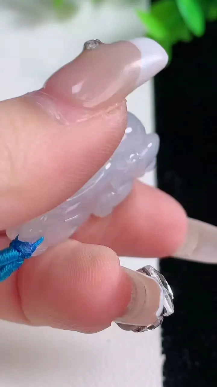 天然A货翡翠貔貅吊坠，尺寸29.6-17.8-12.9，重量:15.99g
1月4日