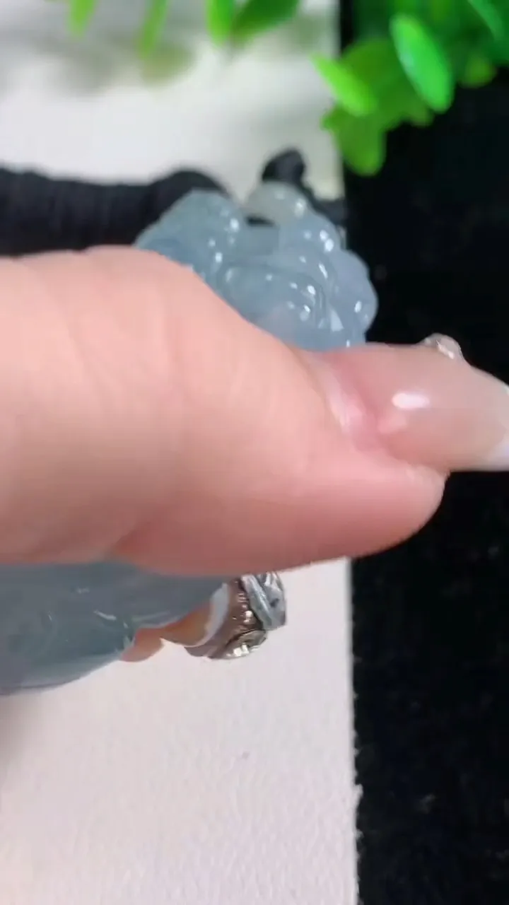 天然A货翡翠种紫罗兰大势至菩萨吊坠，尺寸56.7-49.8-10.8，重量:64.76g
1月4日