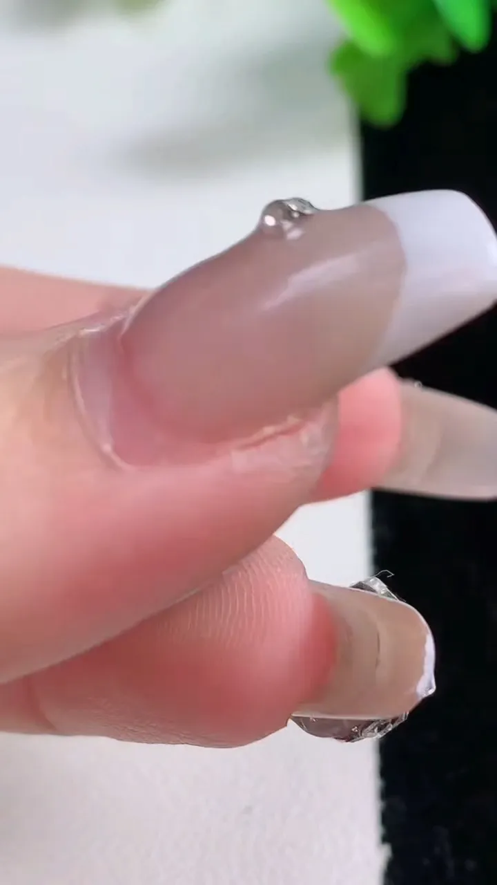 天然A货翡翠飘花貔貅吊坠，尺寸23.6-15.4-11.3，重量:9.05g
1月4日