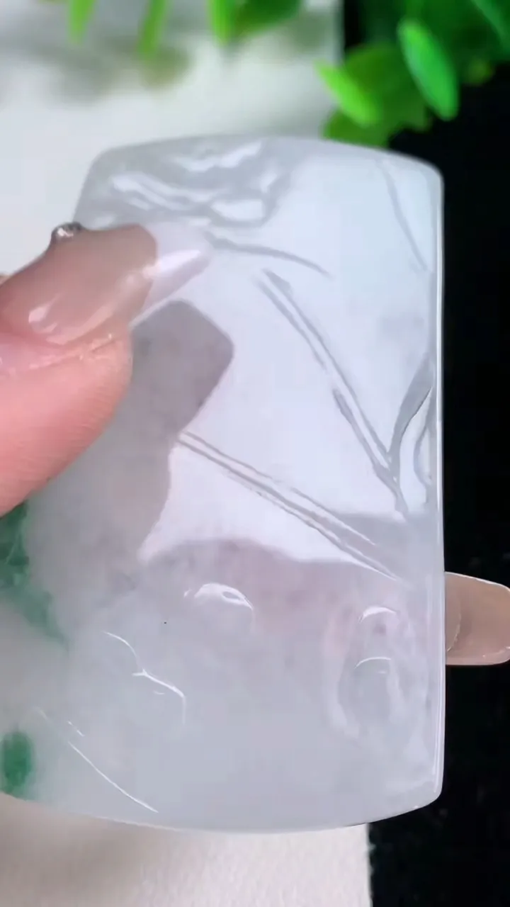 天然A货翡翠冰种飘花不动明王吊坠，尺寸61.4-37.3-3.6，重量:22.95g
1月4日