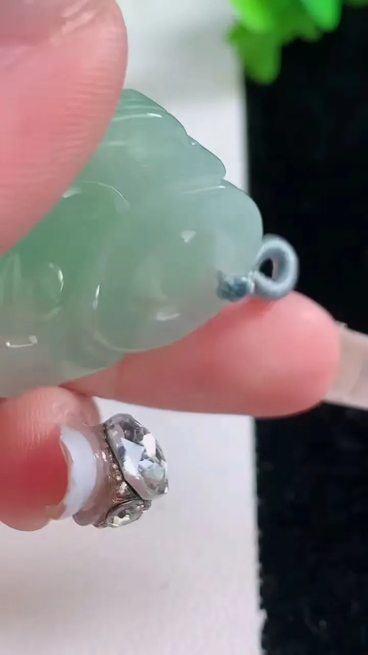 天然A货翡翠佛公吊坠，尺寸28-32-8.4，重量:12.08g
1月4日