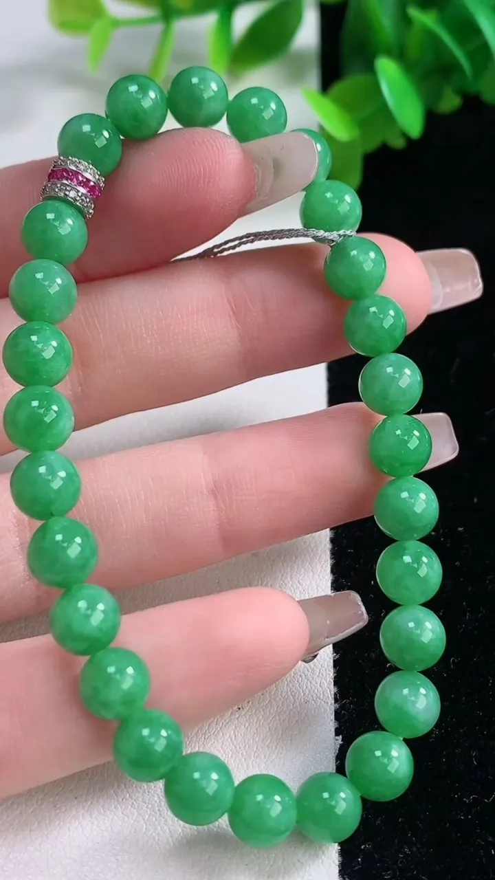 天然A货翡翠圆珠手串，尺寸6.9-27颗，重量:16.38g1月4日
工厂直销收藏佳品,种好水足，色泽均匀，有种有色，上手高大气！