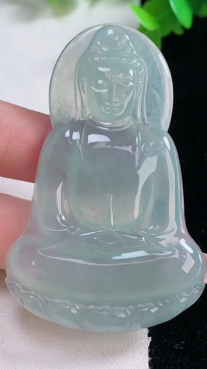 天然A货翡翠观音菩萨吊坠，尺寸65.5-42-5.5，重量:26.09g
1月4日