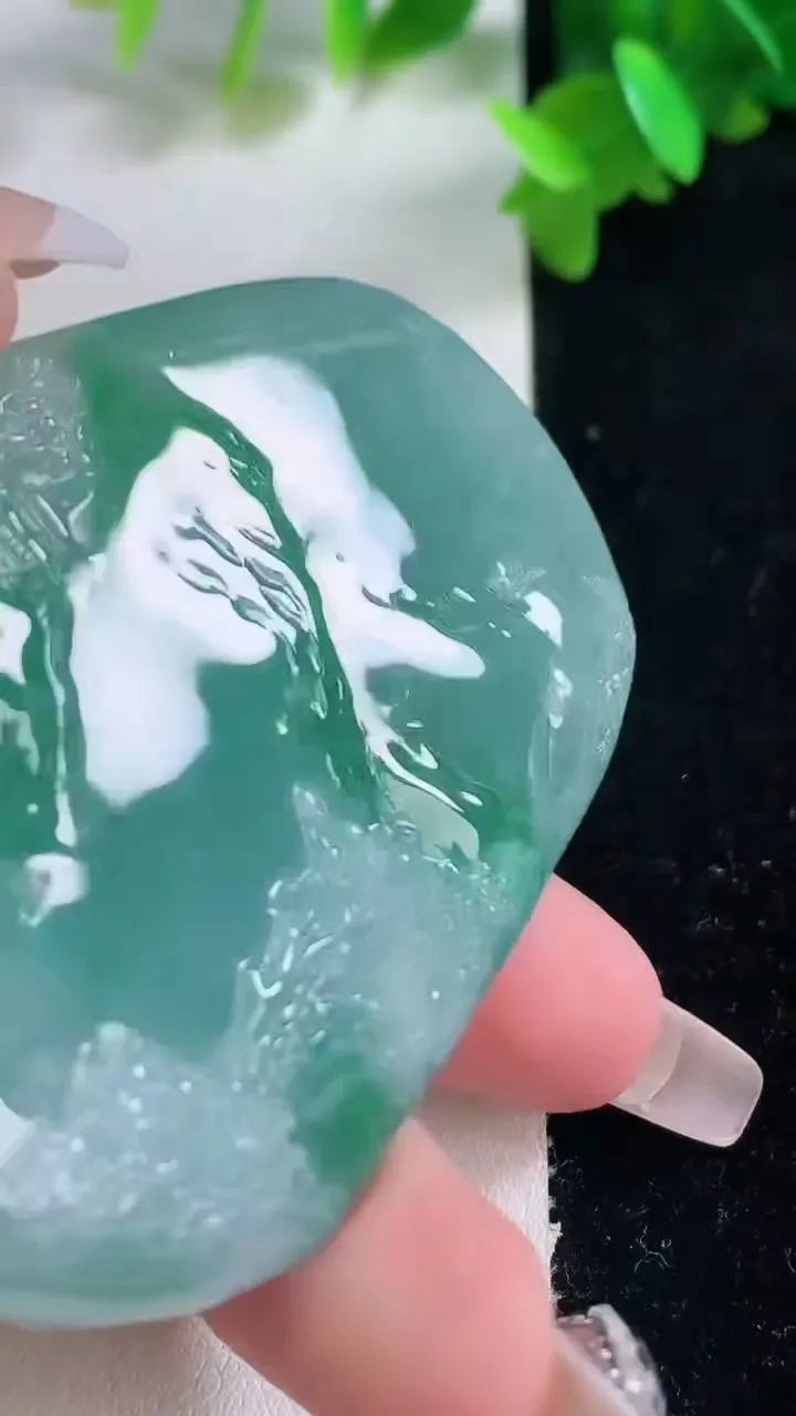 天然A货翡翠山水牌吊坠，尺寸69-49-10.5，重量:79.64g
1月4日