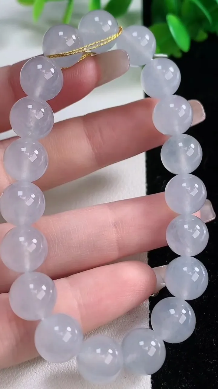 天然A货翡翠种白冰圆珠手串，尺寸10-19颗，重量:32.98g1月4日
工厂直销收藏佳品,种好水足，色泽均匀，有种有色，上手高大气！