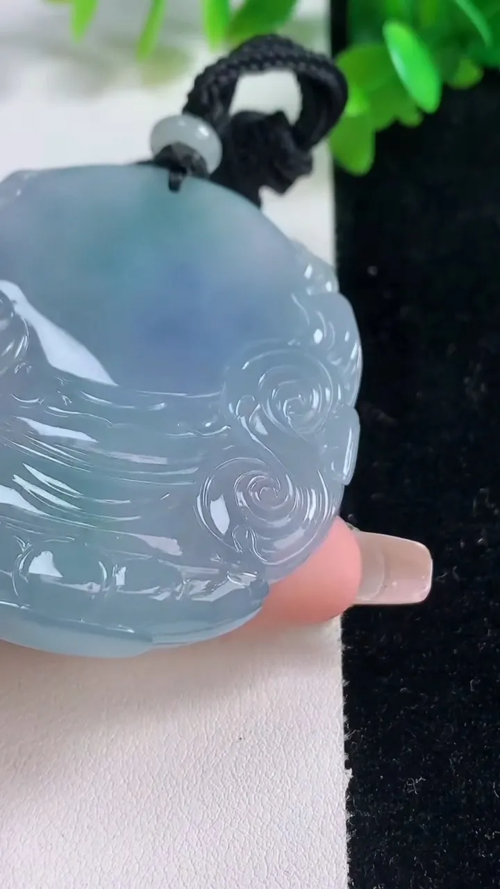 天然A货翡翠种紫罗兰大势至菩萨吊坠，尺寸56.7-49.8-10.8，重量:64.76g
1月4日