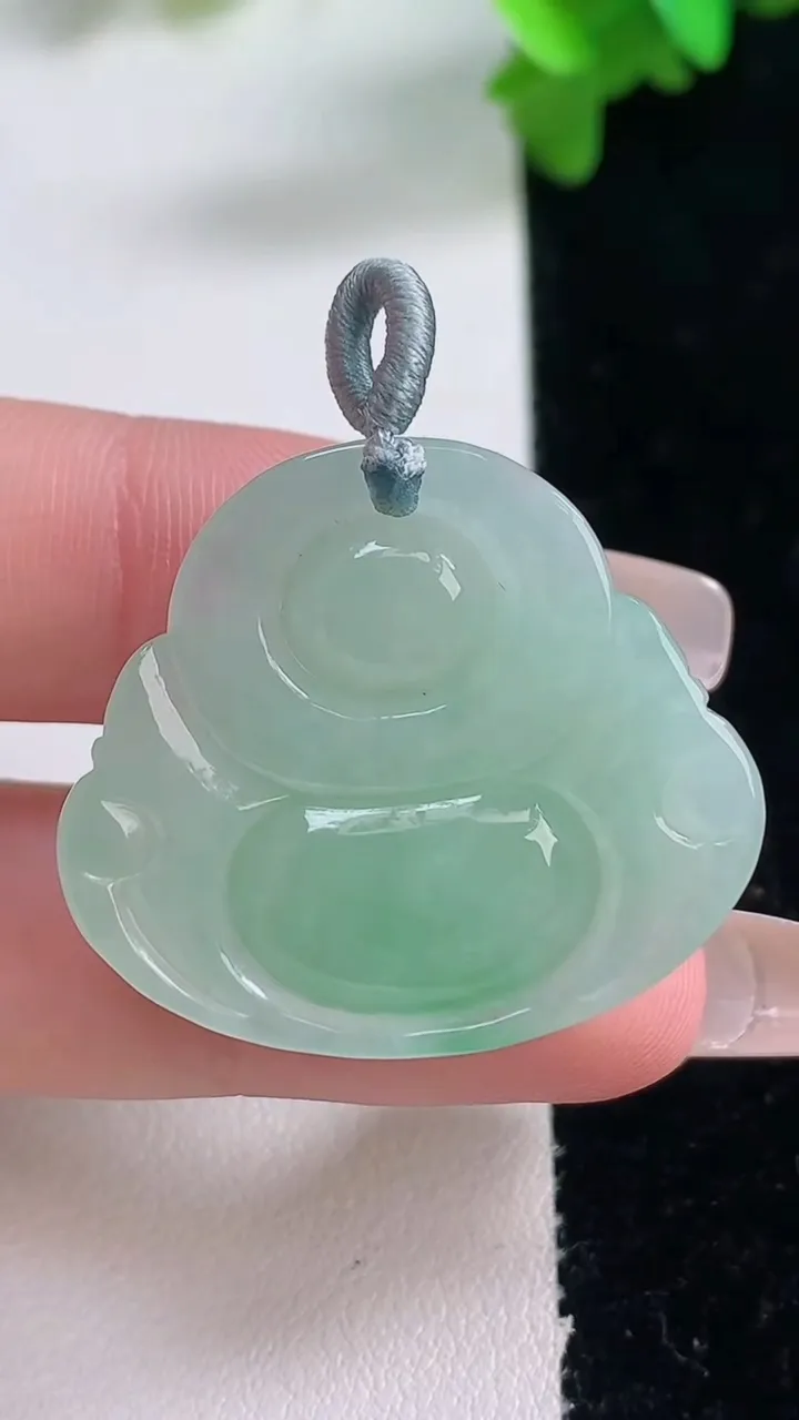 天然A货翡翠佛公吊坠，尺寸28-32-8.4，重量:12.08g
1月4日