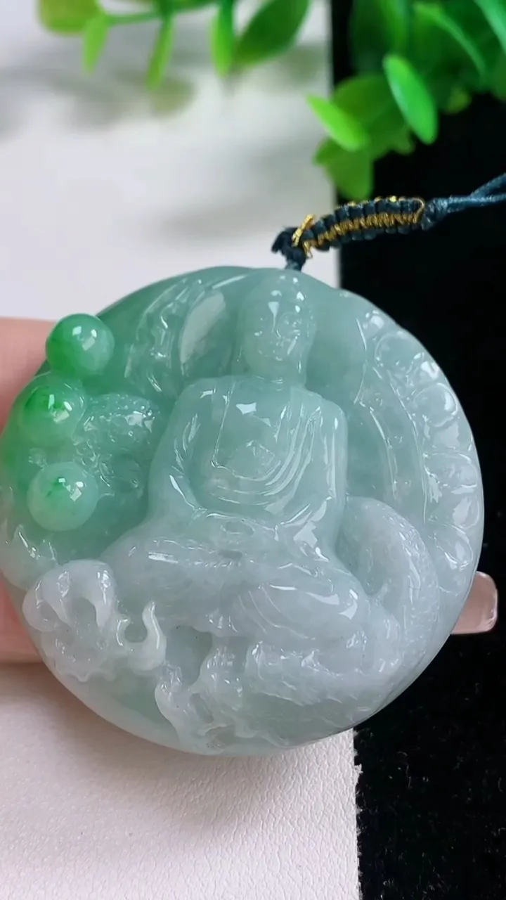 天然A货翡翠御龙大日如来吊坠，尺寸49.7-11.6，重量:56.95g
1月4日