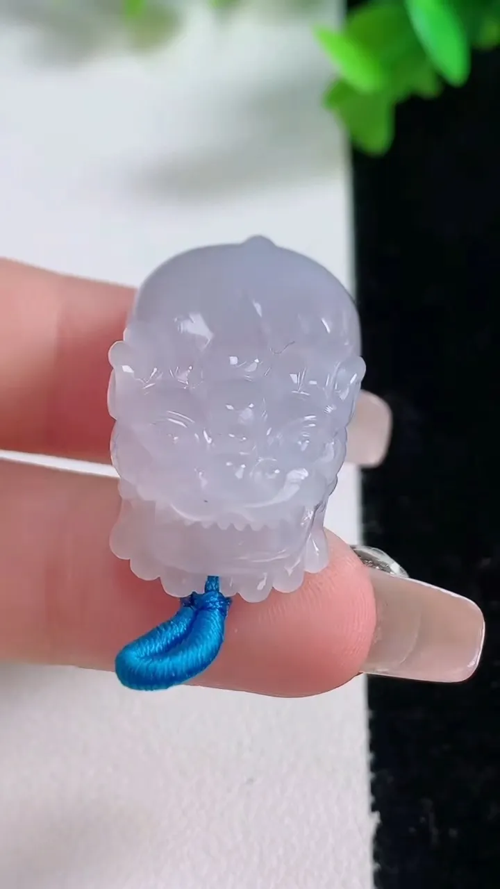 天然A货翡翠貔貅吊坠，尺寸29.6-17.8-12.9，重量:15.99g
1月4日