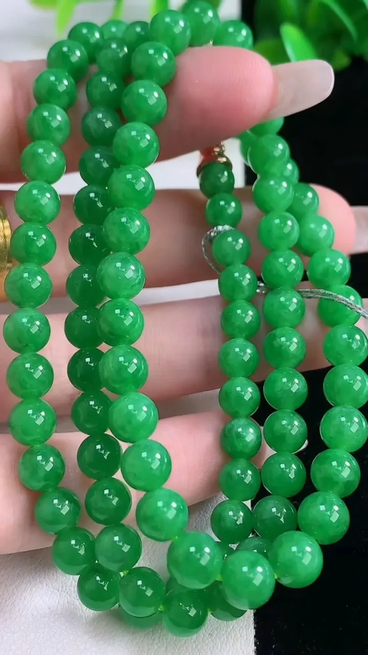 天然A货翡翠圆珠项链，尺寸6-91颗，重量:40.87g1月4日
工厂直销收藏佳品,种好水足，色泽均匀，有种有色，上手高大气！