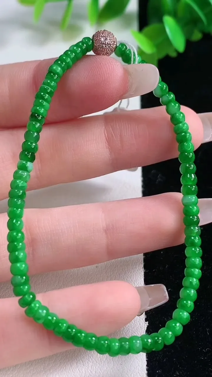 天然A货翡翠算盘珠手串，尺寸3.6-2.7，重量:5.58g1月4日
工厂直销收藏佳品,种好水足，色