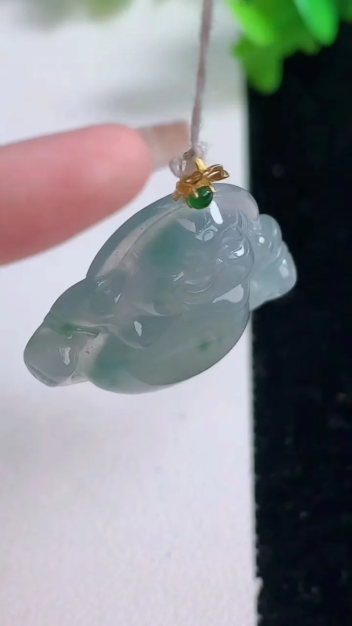 天然A货翡翠种飘花佛公吊坠，尺寸23.7-28.6-6.2，重量:6.06g
1月4日