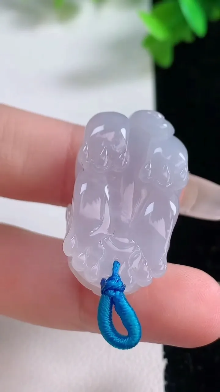 天然A货翡翠貔貅吊坠，尺寸29.6-17.8-12.9，重量:15.99g
1月4日