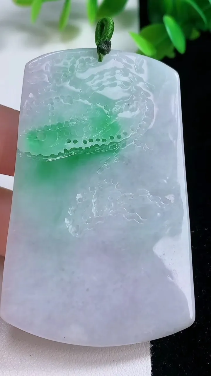 天然A货翡翠山水牌吊坠，尺寸68-43.3-5.6，重量:39.95g
1月4日